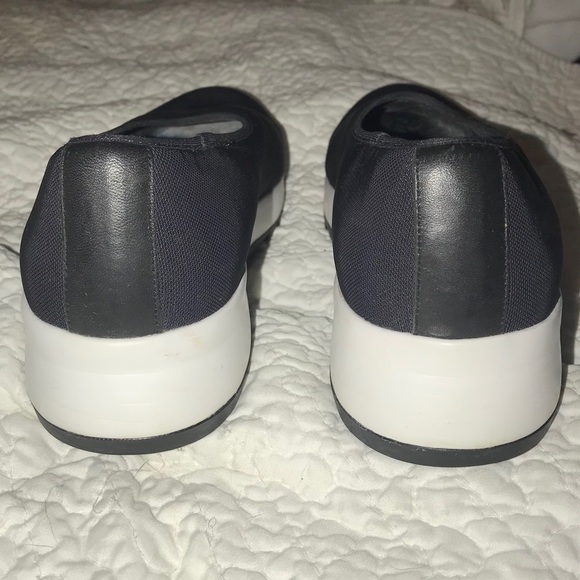 Eileen Fisher slip on sneaker - Picture 2 of 6